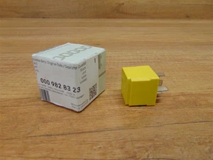 Relay Genuine Mercedes CLA117/X156/W166W176/W246/910 - A0009828323 - Picture 1 of 1