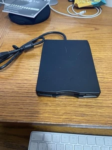 TEAC 3.5" External Floppy Disk Drive USB Unit Model FD-05PUW Genuine OEM Free Sh - Afbeelding 1 van 2