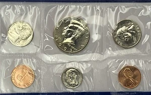 1993 US Mint Uncirculated Coin Set P & D Mints Two Kennedy Half Dollars-OGP - Picture 1 of 6