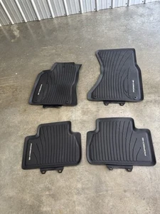 Juego de 4 alfombrillas de goma negras PORSCHE MACAN para todo tipo de clima ENVIADAS ENROLLADAS - Imagen 1 de 8