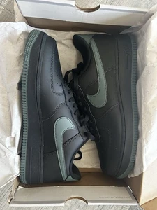 *NEW* MEN Nike Air Force 1 Low Black/Vintage Green (FJ4146 001) M 10 SALE!!!!!! - Picture 1 of 8