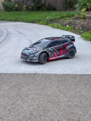 Ford Fiesta St Rally Traxxas escala 4x4 1/10 Foto 1 de 3