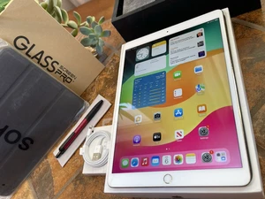 Apple iPad Pro 10.5in (64gb) Wi-Fi (A1701) Gold {iOS17}80% Fractured Non-Retina - Picture 1 of 19