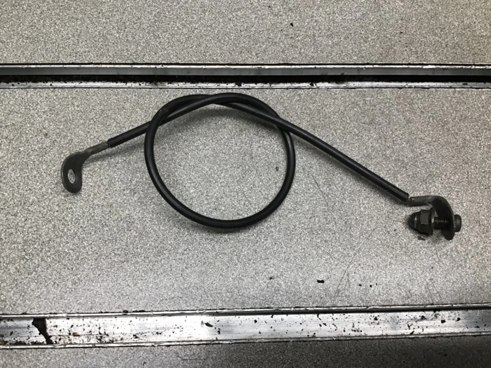 Suzuki GS1100GK,GS1100 touring,saddlebag cable,bag lid support wire,Rh - Imagem 1 de 1