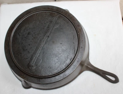 Primitive 1800's #10 Cast Iron Skillet Fancy Handle Gate Mark Heat Ring Fry Pan - Image 1 of 4