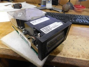 Quantum Mode:  TH5AA-YF.  4000 Series SCSO DLT  Drive.  DEC P/N: 70-32048-08 - Picture 1 of 7