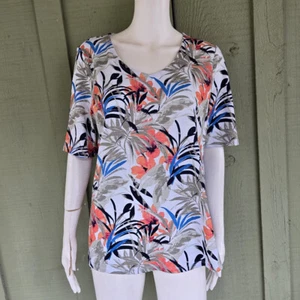 CHICO'S Tropical Floral Print T-Shirt Top Sz 1 which is a US 8 or Medium - Picture 1 of 3