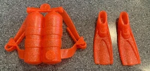 Barbie 3 Pezzi Arancione Glitter Scintillante Attrezzatura Subacquea Pinne e Serbatoio - Foto 1 di 8