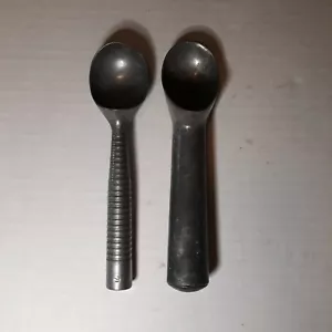 Dos cucharas de helado vintage con mango acanalado plateado de aluminio - Imagen 1 de 8