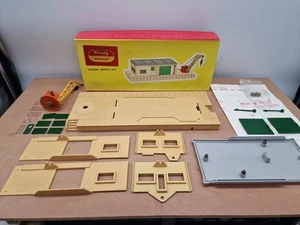HORNBY DUBLO 5020 GÜTERDEPOT BAUSATZ KOMPLETT SELTEN VERSCHMELZBOX - Bild 1 von 10