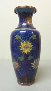 ANTIQUE CHINESE CLOISONNE ENAMEL ON COPPER 8" VASE, COBALT BLUE with FLOWERS - Picture 1 of 11