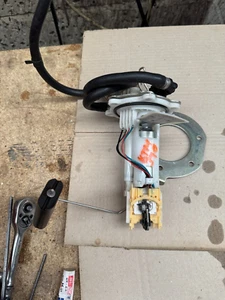 KTM 390 ADVENTURE 2021 PETROL FUEL PUMP SENDER UNIT COMPLETE VIDEO WORKING - Picture 1 of 3