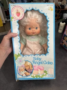 Vintage 1983 Kenner Baby Angel Cake Doll Fragola Shortcake soffia un bacio NUOVO - Foto 1 di 9