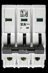 SQUARE D 32 AMP TYPE 3 M9 TRIPLE POLE MCB CIRCUIT BREAKER QOE - Picture 1 of 6