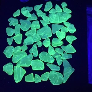 3.75 Oz VINTAGE Faded Lime Green Glass - UV 365nm Machine Tumbled "Sea Glass" C2 - Picture 1 of 6