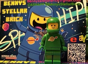 LEGO Classic Green Spaceman W/ Space Helmet / Air Tank / Green Hands (read) - Picture 1 of 3