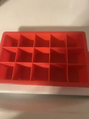 Preowned red 15 cubed silicone ice cube Tray/Freezer/Rubber/Tab/Handle/Squares - Image 1 of 2