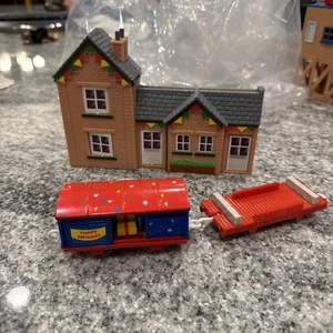 Thomas The Tank Engine & Friends Feliz Cumpleaños Pop Up Party House 2006 Guilane - Imagen 1 de 16