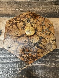 Beautiful Vintage Hand Made Chrysanthemum Wood Trinket Box W/ Lid -  Hexagonal - Picture 1 of 8