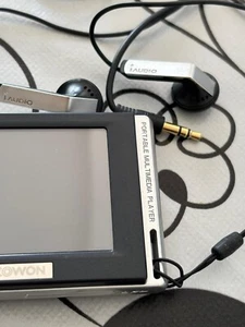 COWON D2 2GB Portable Multimedia Player iaudio Earphones - Picture 1 of 8