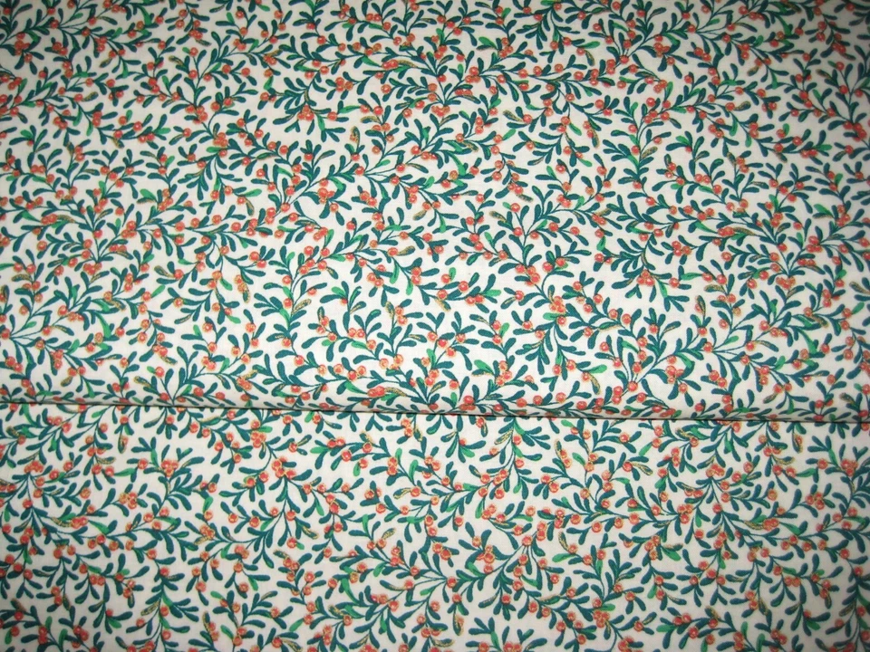 3 yardas sin cortar Tela Navidad Verde Lanzamiento Acebo Pequeñas bayas rojas Fuera de existencia Foto 1 de 2