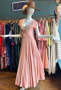 1940s pink crepe evening vintage dress with velvet flowers - Picture 1 of 5