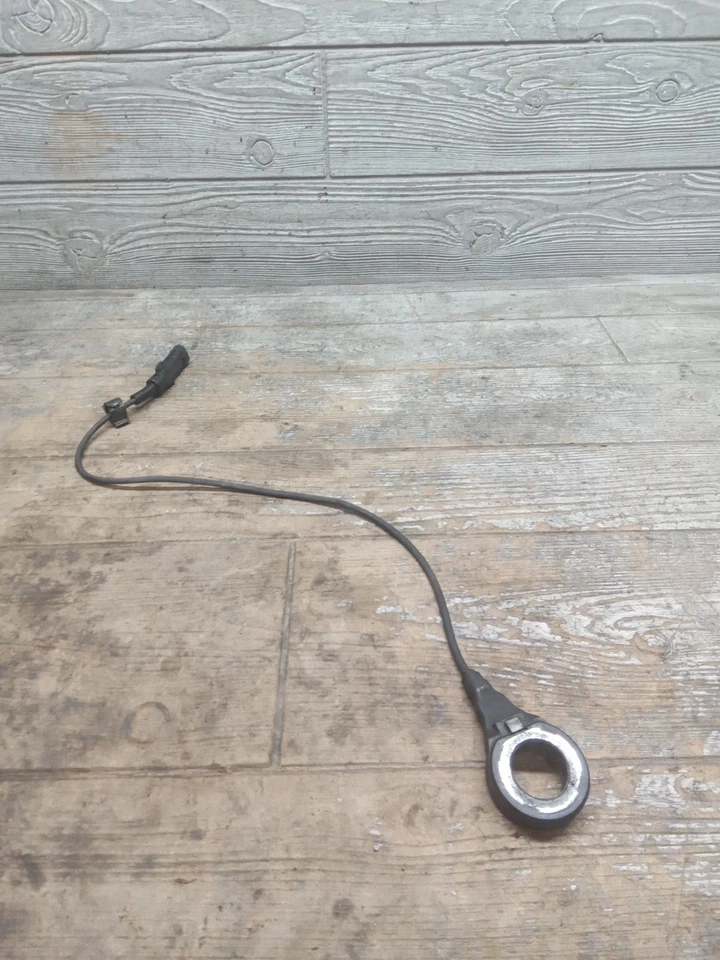 2012 12 09-13 Harley Davidson Ultra Limited Front Wheel ABS Speed Sensor - Image 1 of 4