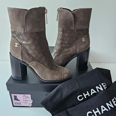 NUEVAS Botas Cortas Chanel Matelasse Cremallera Frontal Marrón Nobuck 37.5 Nuevas en Caja Foto 1 de 4