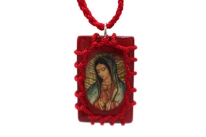 Virgen De Guadalupe Escapulario Hecho a Mano Cadena Hilo Nylon Rojo NUEVO - Picture 1 of 3