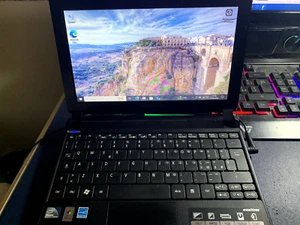 Emachines e350 NAV51 10.1" Intel Atom N450 Windows 10 Pro SSD da 120gb LEGGERE D - Foto 1 di 6
