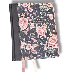 NKJV Journal the Word Bible Cloth over Board Gray Floral Tabs TikTok - Imagen 1 de 5