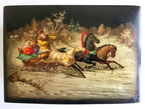 RUSSIAN FEDOSKINO SCHOOL VINTAGE LACQUER BOX - TROIKA dated 1960 ARTIST SIGNED - Picture 1 of 6