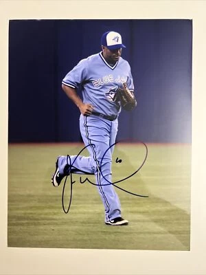 VERNON WELLS TORONTO BLUE JAYS SIGNED AUTOGRAPHED 8x10 PHOTO - Image 1 of 2