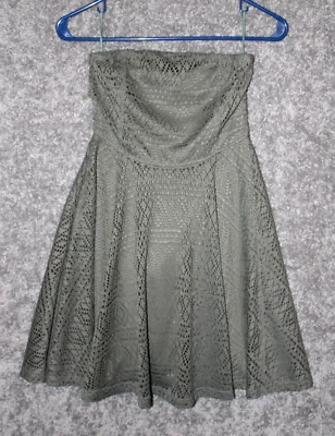 Mini vestido Express feminino XS sem alças renda crochê verde oliva - Imagem 1 de 4