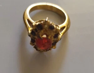 Vtg Gold Tone Metal Maroon Plastic Costume Ring Cocktail Evening Size Unknown  - Picture 1 of 5