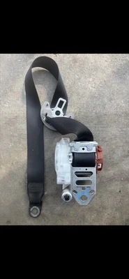 Cinturón de seguridad delantero lado del conductor Toyota Avalon 2013-2018 color negro Foto 1 de 2