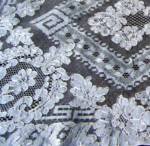 Antique table runner Alencon lace early French floral design 24"x 16" - Picture 1 of 6