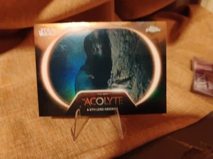 A SITH LORD OBSERVA 2025 Topps Cromo Star Wars - Acólito #AC-21 - Imagen 1 de 4