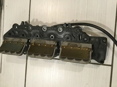 1993 JOHNSON EVINRUDE 150HP INTAKE MANIFOLD Port 0433241 LEAF PLATE 0389823 - Image 1 of 4