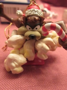 PRE-OWNED WARNER BROTHERS TASMANIAN DEVIL CHRISTMAS ORNAMENT - CUTE - Picture 1 of 6