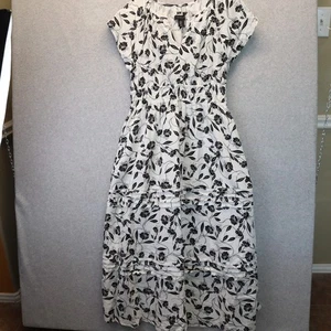 Tahari Dress Womens Medium Linen/Rayon V-Neck Black White Floral Short Sleeve - Picture 1 of 7