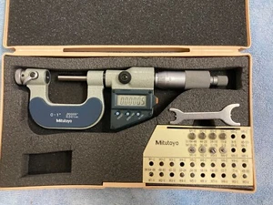 Mitutoyo 326-711-30 Digital Thread Micrometer 0-1" - Picture 1 of 23