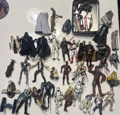 Lote de 26 figuras de acción Star Wars 3.75 vehículos y armas incluidas   Foto 1 de 4