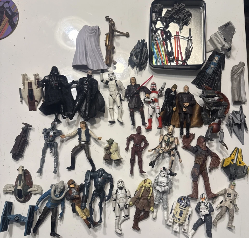 Lote de 26 figuras de acción Star Wars 3.75 vehículos y armas incluidas   Foto 1 de 4