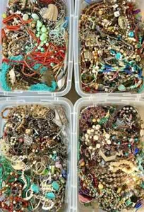 3 Pfund nicht durchsucht Schmuck Lot Vintage & jetzt Trödel & Verschleiß & Weiterverkauf Handwerk SPASS kostenloser Versand - Bild 1 von 16