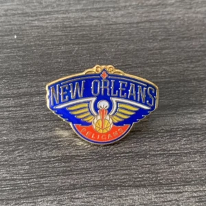 National Basketball Association (NBA) New Orleans Pelicans Team Logo Pin - Picture 1 of 1