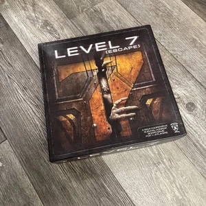 Level 7: Escape Brettspiel enthält alle Teile Privateer Press leicht gebraucht 2012 - Bild 1 von 2