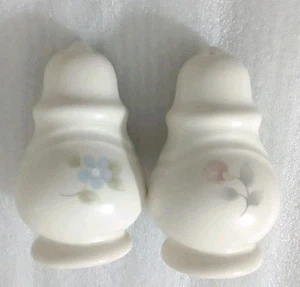 Salt & Pepper Shakers 4" Pfaltzgraff Tea Rose Stoneware Pre-owned - Picture 1 of 5