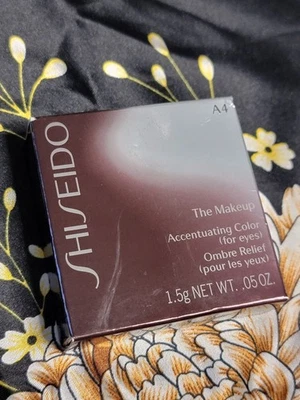 Shiseido The Makeup Accentuating Color For Eyes Ombre Relief, NUTMEG A4, .05oz. - Image 1 of 4
