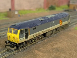 Lima Class 47 Diesellok Railfreight Distribution 47241 Spur OO - Bild 1 von 5
